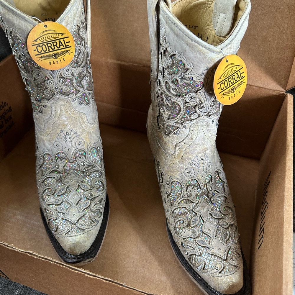 Corral Glittering Embroidered Boots